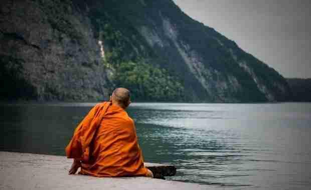 8 keys to Leadership from the monk who sold his Ferrari. Book Analysis 6 Keys to Leadership from the Monk Who Sold His Ferrari" draws profound insights from Robin Sharma's best-selling book, blending timeless wisdom with practical strategies for effective leadership.